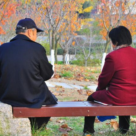 為什么不建議老年異性互發(fā)早安，老年異性常微信聊天正常嗎