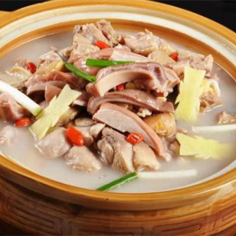 豬肚雞煲湯的正宗做法，豬肚雞煲湯放什么藥材