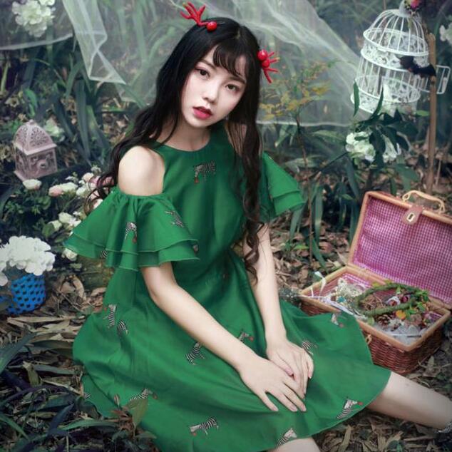 服飾時裝街拍陽光下的女孩，文藝小清新摯愛