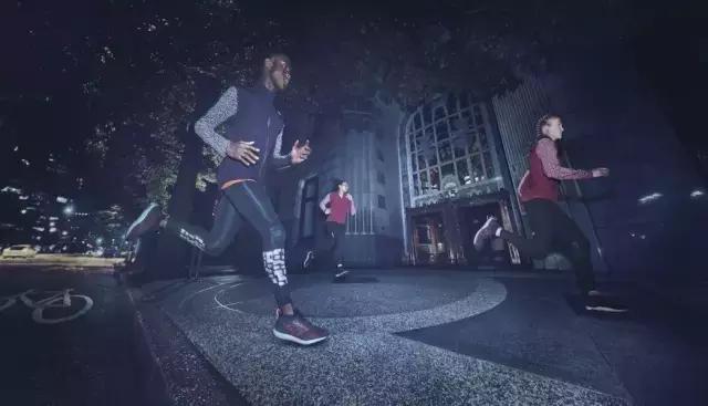 這下 OK 了，秋冬你也可以穿著 adidas UltraBOOST 咯