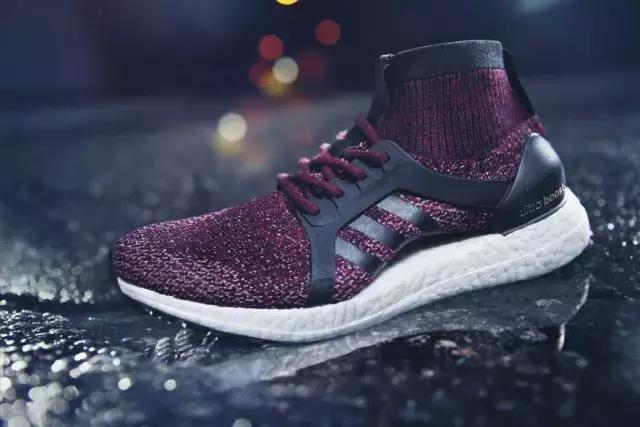 這下 OK 了，秋冬你也可以穿著 adidas UltraBOOST 咯