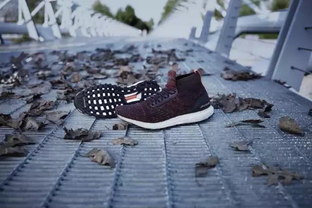 這下 OK 了，秋冬你也可以穿著 adidas UltraBOOST 咯