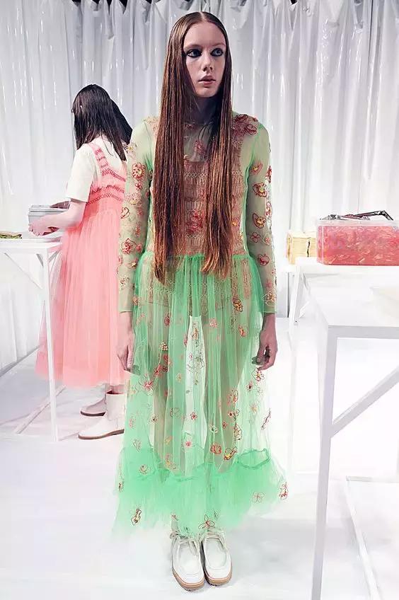 服裝搭配：女人到了25+的年齡，衣服別這樣穿！