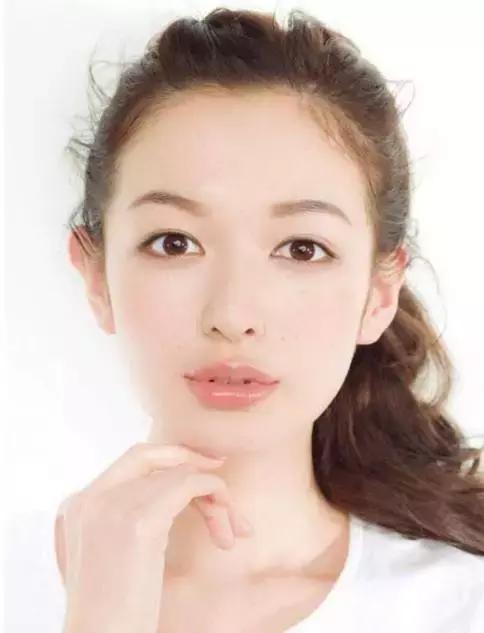 最流行的唇妝，自然柔和的色彩清新自然，這么美的唇，這么美的你