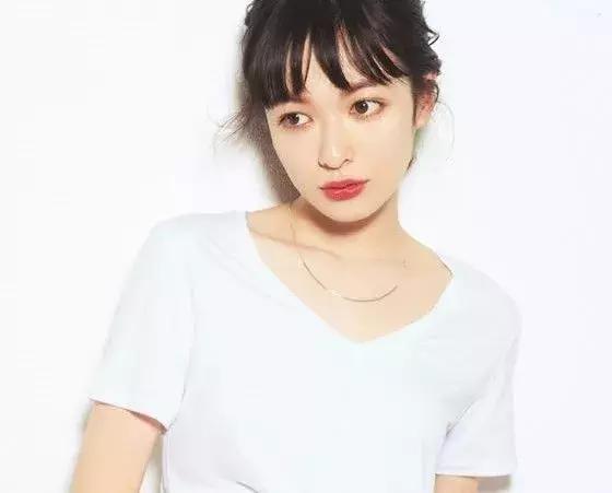 最流行的唇妝，自然柔和的色彩清新自然，這么美的唇，這么美的你