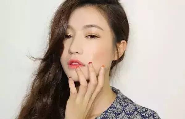 最流行的唇妝，自然柔和的色彩清新自然，這么美的唇，這么美的你