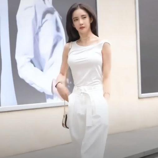 白色搭配什么顏色好看，白色系穿搭女神范十足