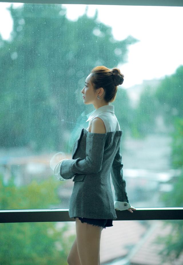 《怒海潛沙》她演阿寧，換上時裝卻像變了個人，都認不出來了