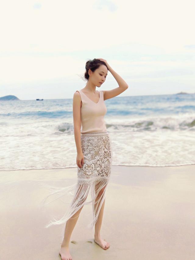 《怒海潛沙》她演阿寧，換上時裝卻像變了個人，都認不出來了