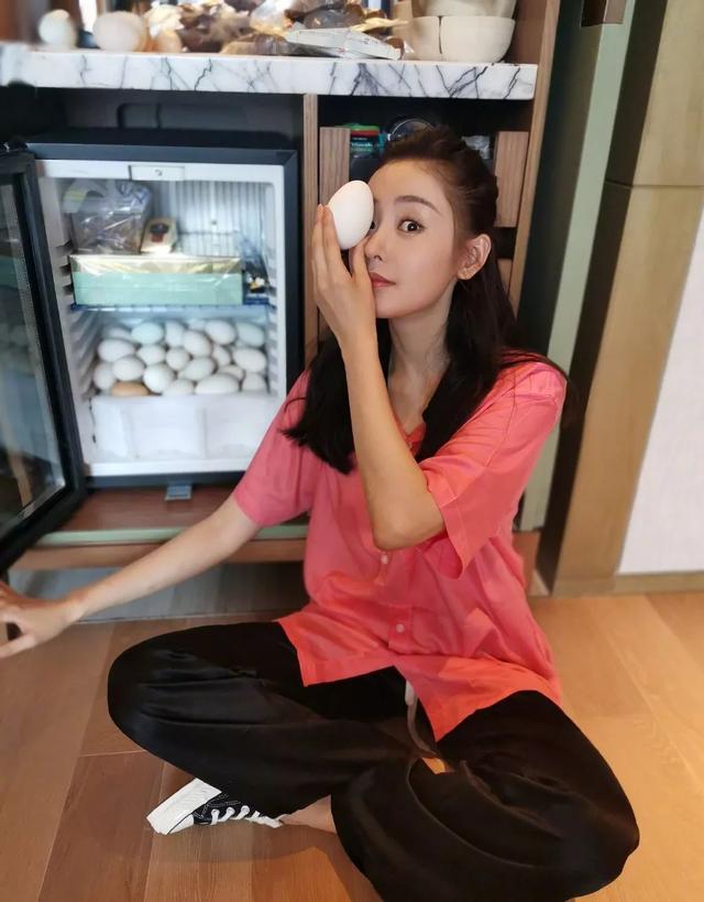 深蹲卸妝外加魔鬼的步伐 有哪個(gè)女明星健身能拼過她？