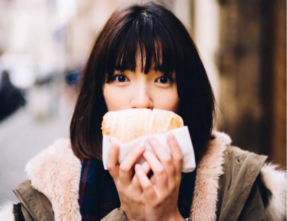 女人允許男人摸她的眼，女人哪三個地方敏感