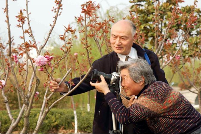 晚年不能得罪三種人，晚年三種東西不能過早給子女