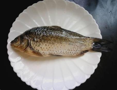 怎樣熬魚湯沒有腥味，魚湯用冷水還是熱水
