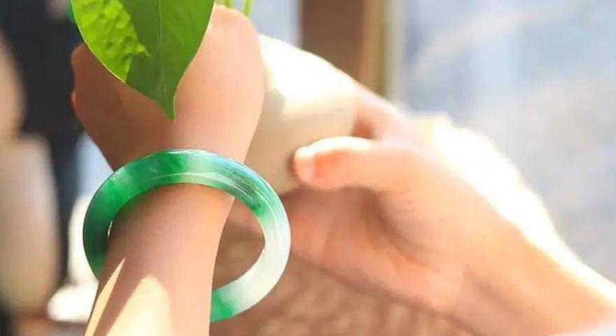 玉為什么不能沾水，女生戴玉鐲10大禁忌