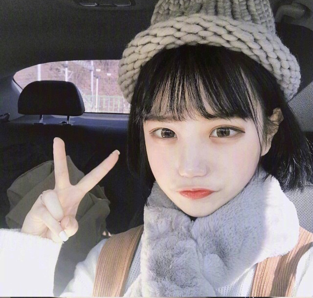 毛線帽怎么戴不顯老，短發(fā)女生適合戴毛線帽嗎