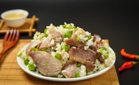 最簡單好吃的懶人燜飯，懶人燜飯搭配什么菜好吃