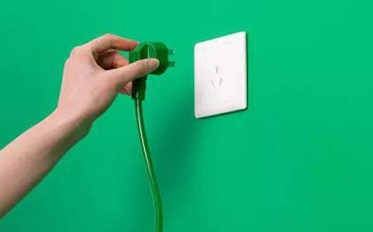 電器不拔插頭耗電嗎，五種插頭不能拔的電器