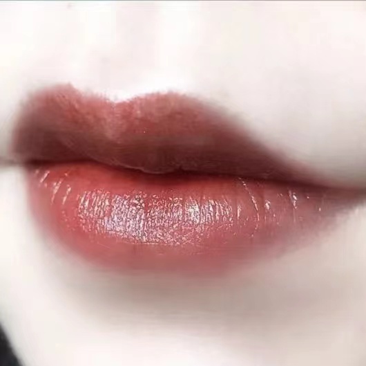 咬唇妝顯年輕嗎，哪些口紅顏色適合咬唇妝