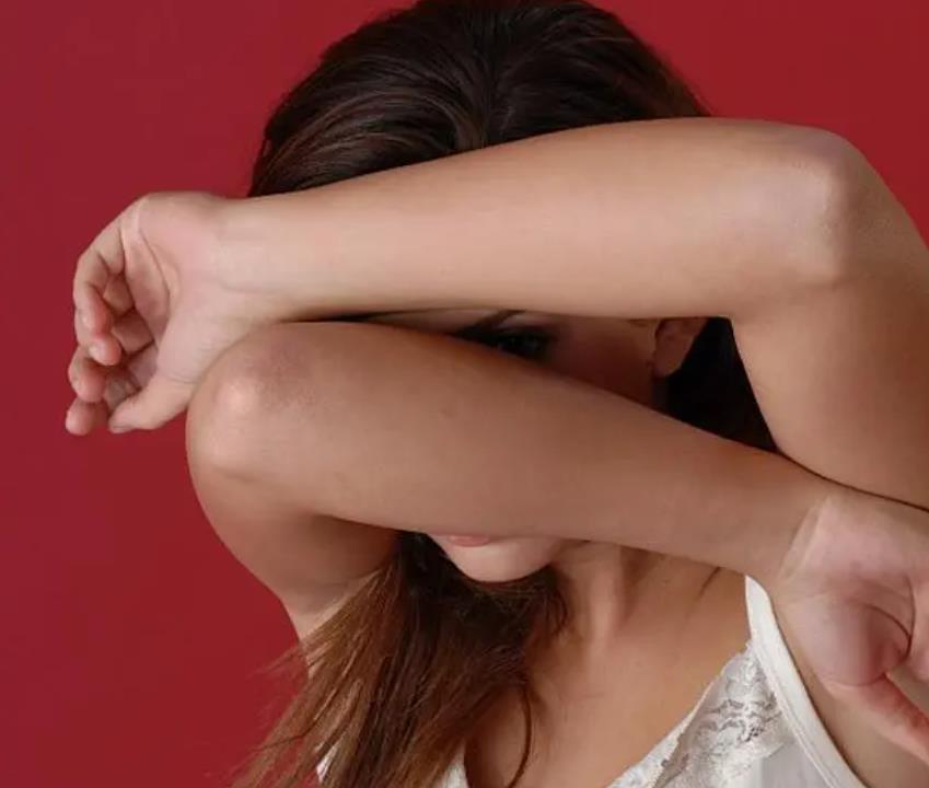 女人暗示你親近她表現，女人對你有戲表現